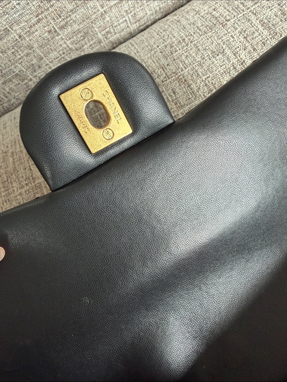 CHANEL Black Quilted Crossbody Bag with Gold Chain & CC Lock - Picture 5 of 8